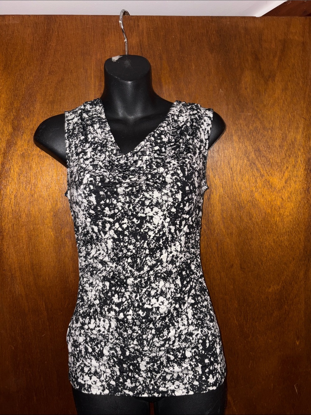 “Ann Taylor” Black and White Abstract Sleeveless Top